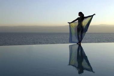 Infinity Pool am Toten Meer